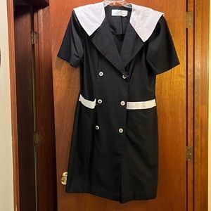 Womens size 18W black dress with white collar and button snaps with pockets